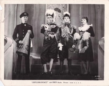 Diplomaniacs - Stills