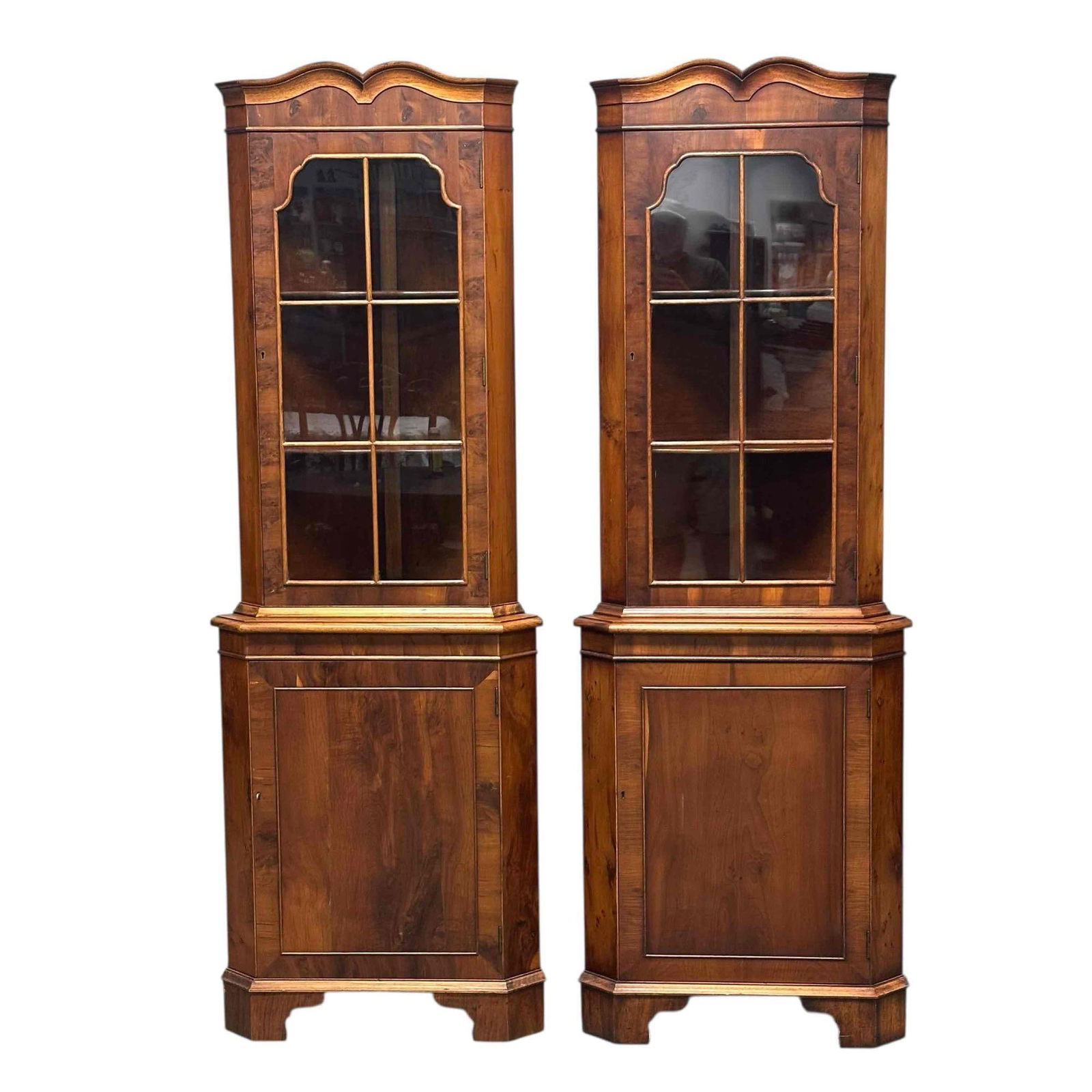 Pair of 19th century English Corner Cabinets (1 of 19)