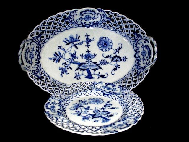 Meissen Blue Onion Basket Weave Bowl: And plate. Fine porcelain Meissen bread or serving basket. Condition both good. Basket 2 3/4'' high to handle, 2'' to rim, 11'' long 8'' deep. Plate 7 1/4'' dia.