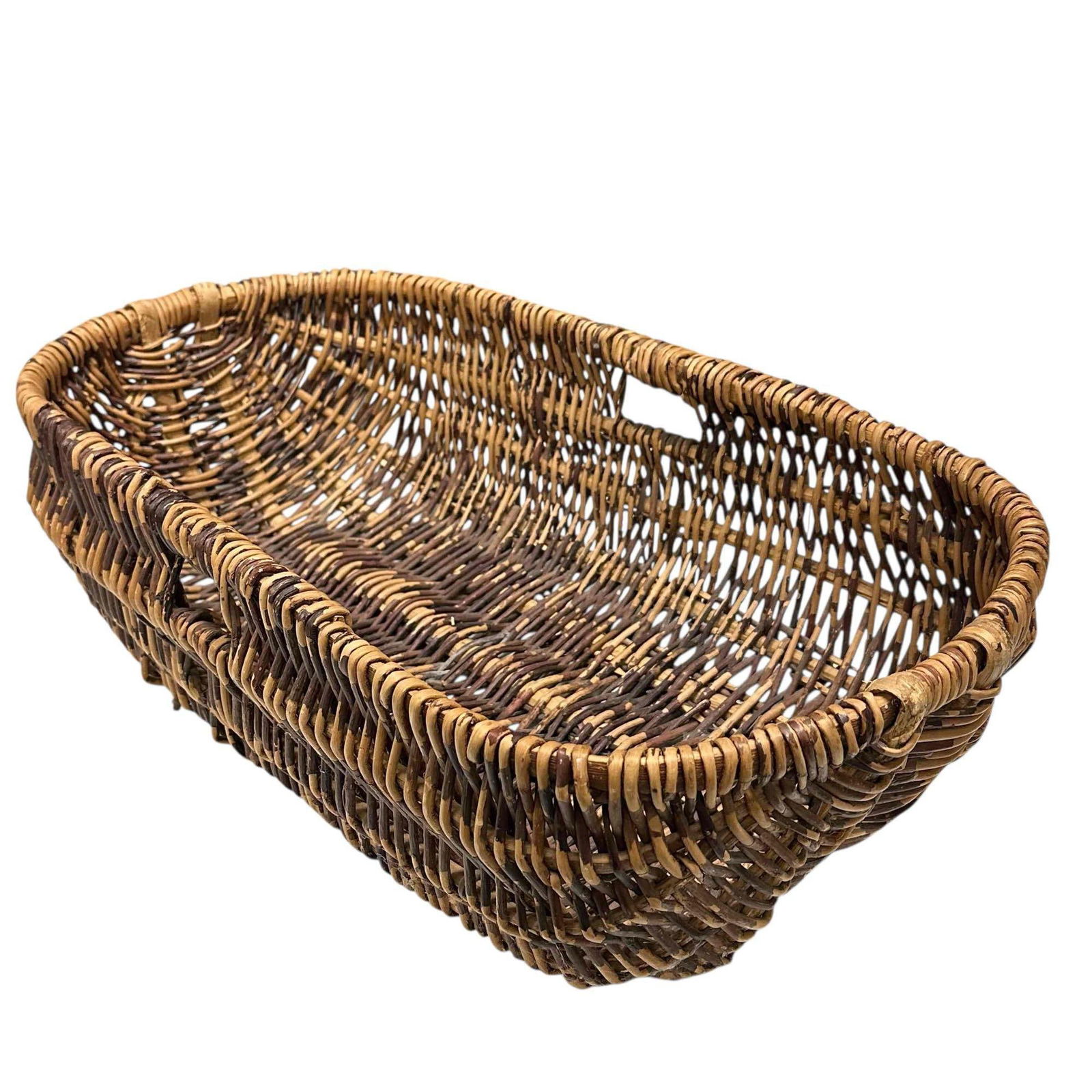 Oblong Woven Willow Wicker Gathering Basket 26" Long: Large oblong woven willow wicker gathering basket. Nice size for throw blankets or pillows. Measuring approx. 26" long by 14" wide by 7.75" tall. In good vintage condition, see photos.