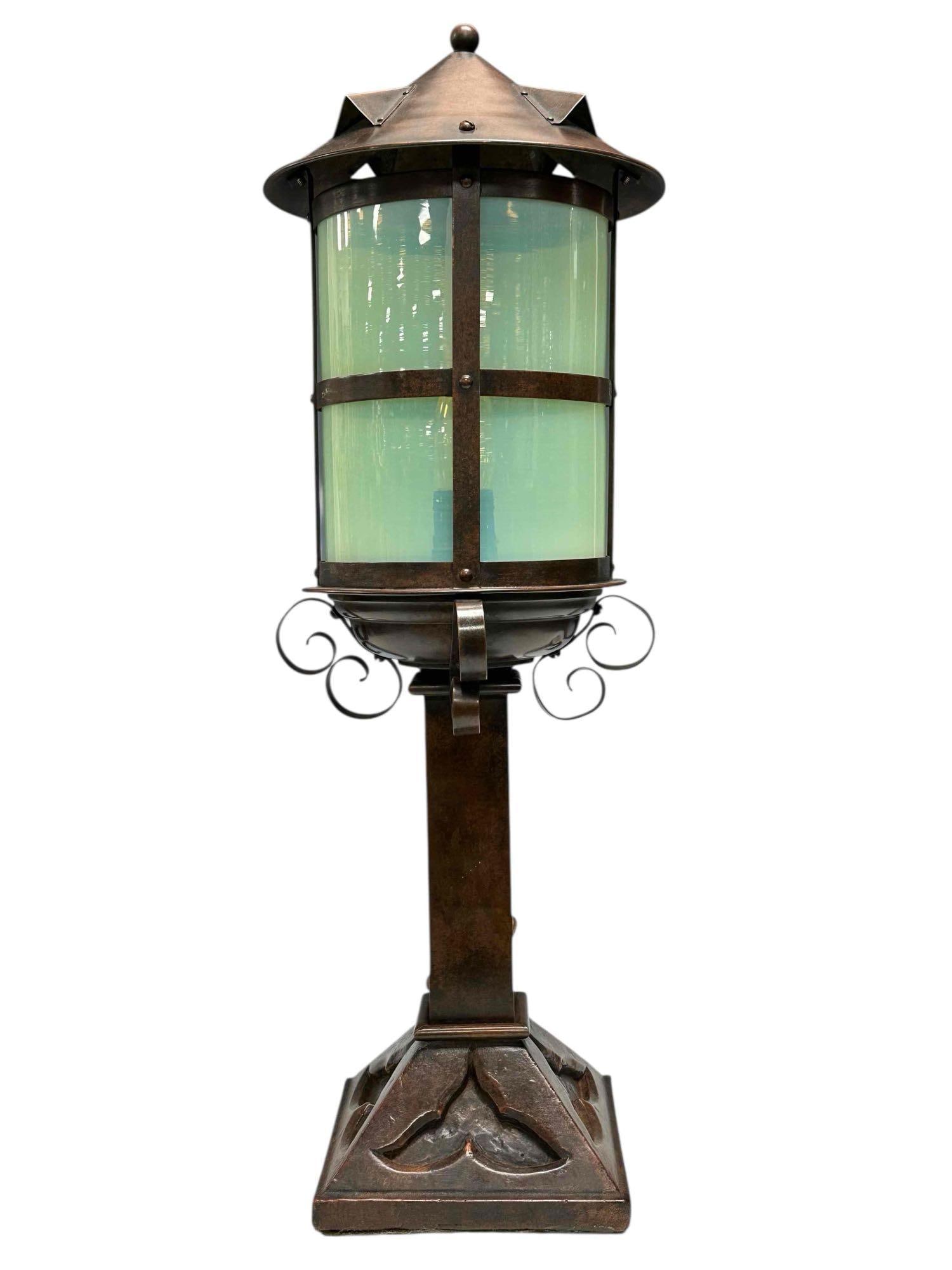 Arts n Crafts Newel Post Lantern Style Lamp - attrib to Limbert (1 of 20)