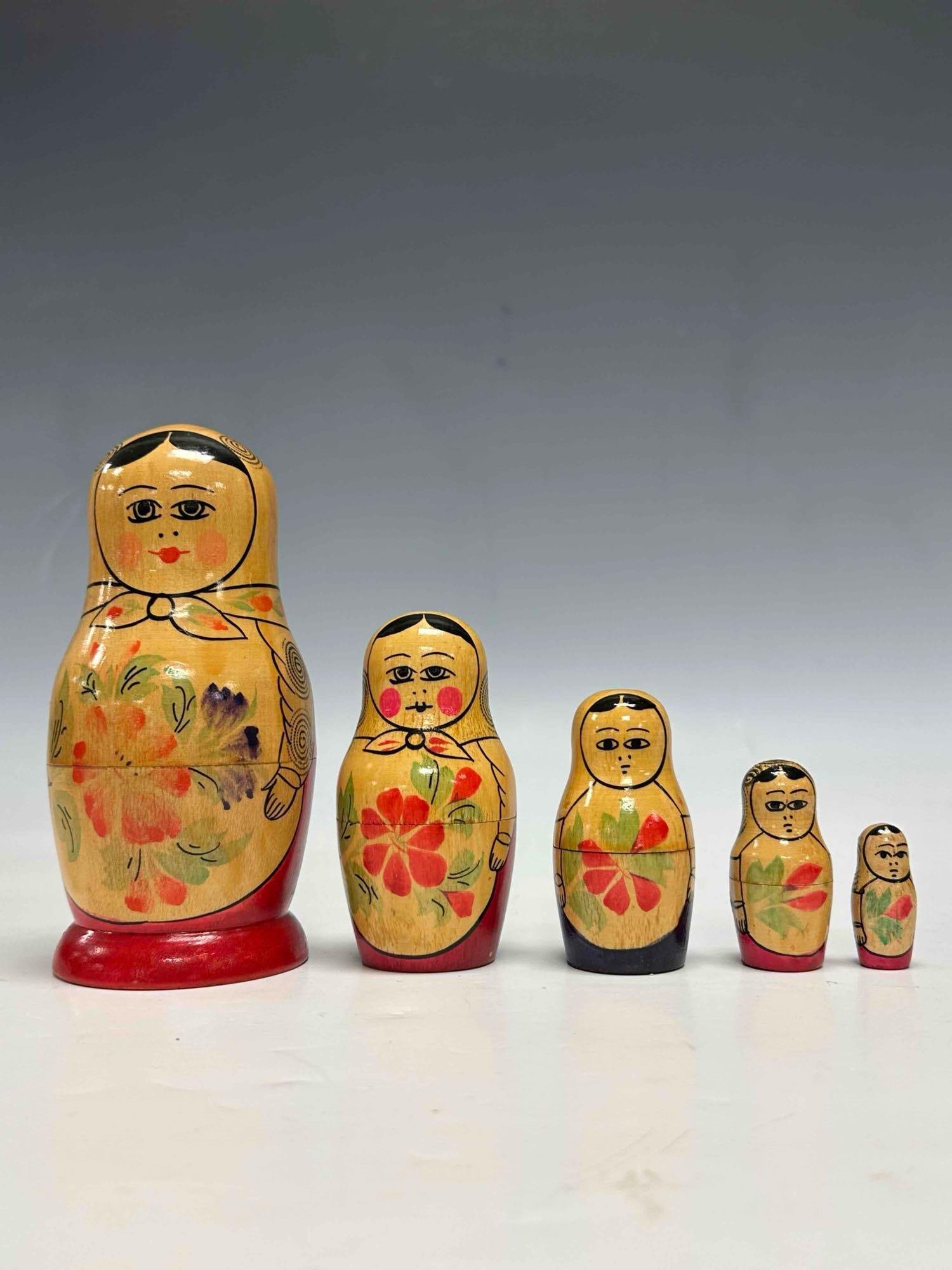 Russian Nesting Dolls (3) - 10