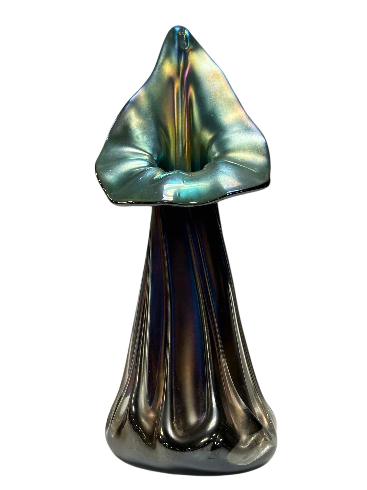 Jack-in-the-Pulpit Iridescent Art Glass Vase (1 of 15)
