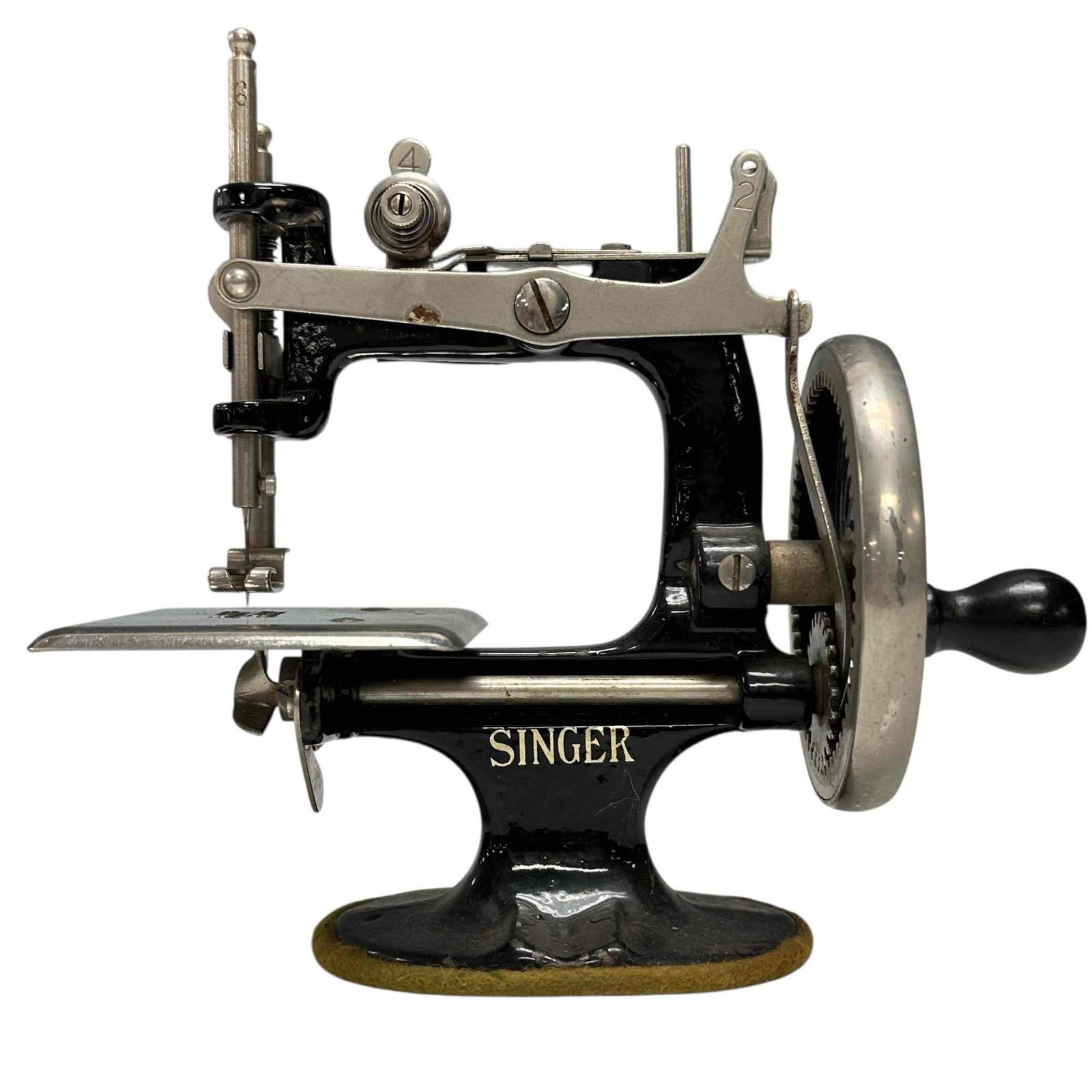 1920's Singer #20 Miniature Toy Sewing Machine (1 of 17)