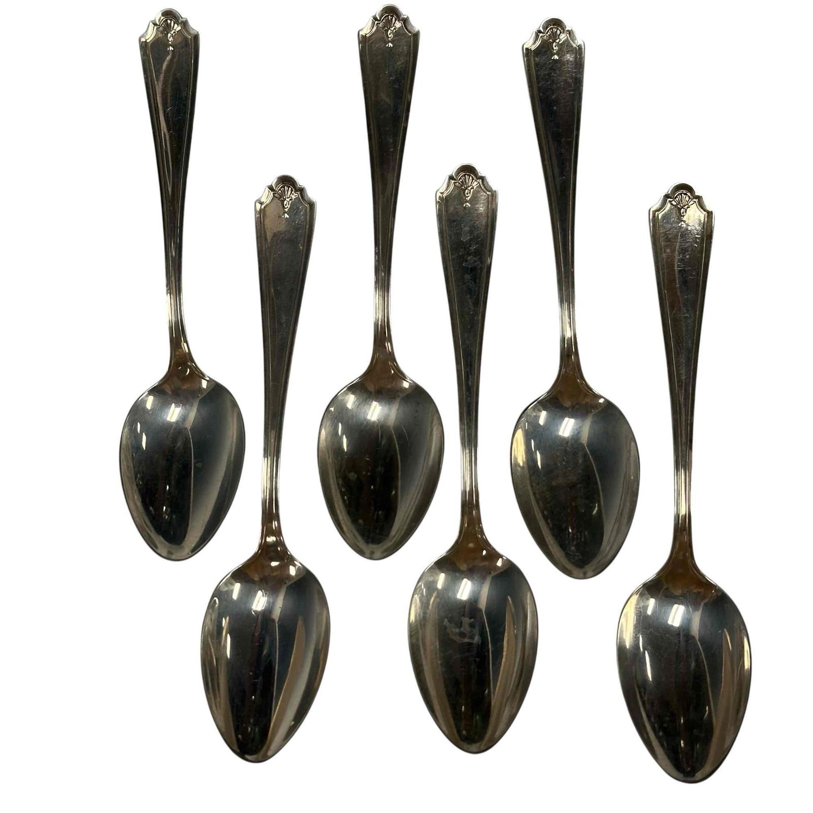 Set of Six Wallace Sterling Silver Table Spoons 126 Grams: Set of six Wallace sterling silver table spoons with shell motif. Measuring approx. 6" long, weighting 126 grams total weight. In good condition, see photos.
