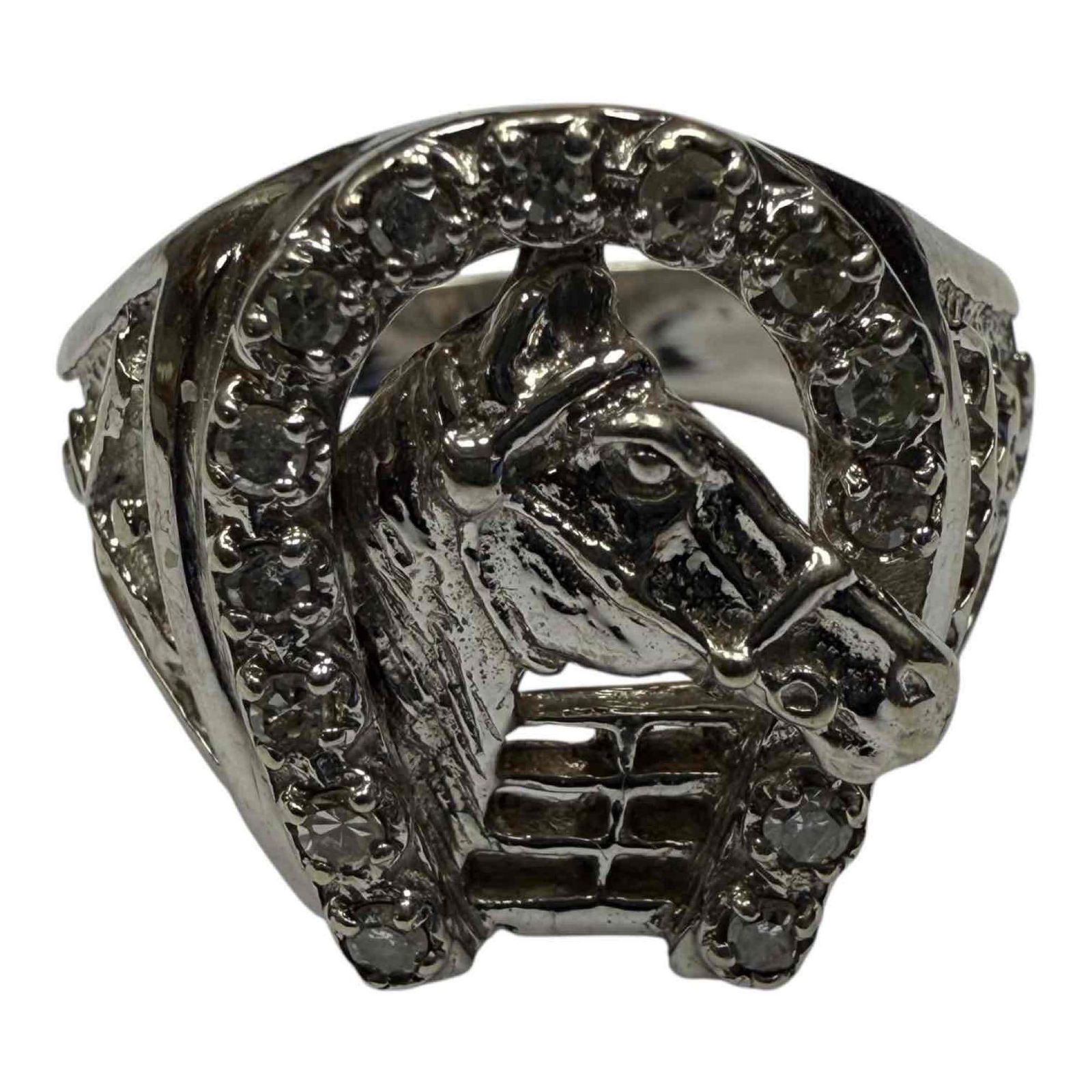 Equestrian 14K White Gold Horse Head Diamond Horseshoe Ring: Gentlemen's 14k white gold horsehead ring featuring a diamond horse accent. Size 10, weighting 9.5 grams. In good condition, see photos.