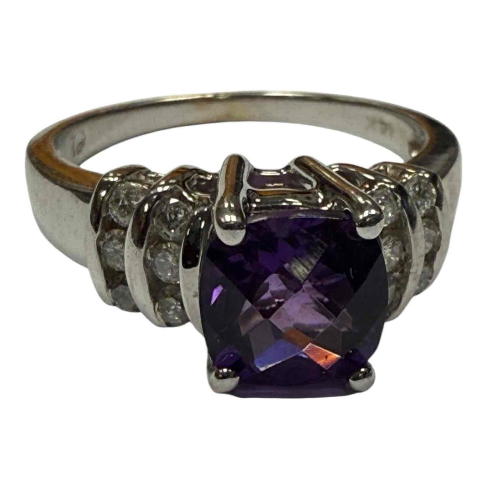 Amethyst & Diamond 14K White Gold Accent Ring: Amethyst center stone diamond accent ring in 14k white gold. Size 6.5, weighting 3.8 grams. In good condition, see photos.