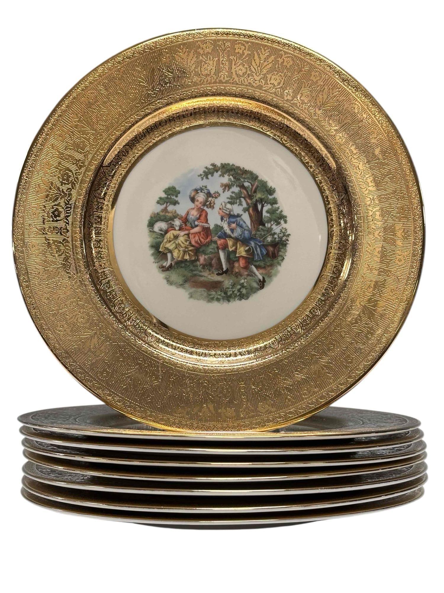 La Petite Warranted 22 Karat Gold Collectors Dinner Plates: La Petite LP5 pattern warranted 22 karat gold filigree dinner plates with a colonial people center scene. These are collectors' plates discontinued around 1950. Plates measure 10.5" with an elegant