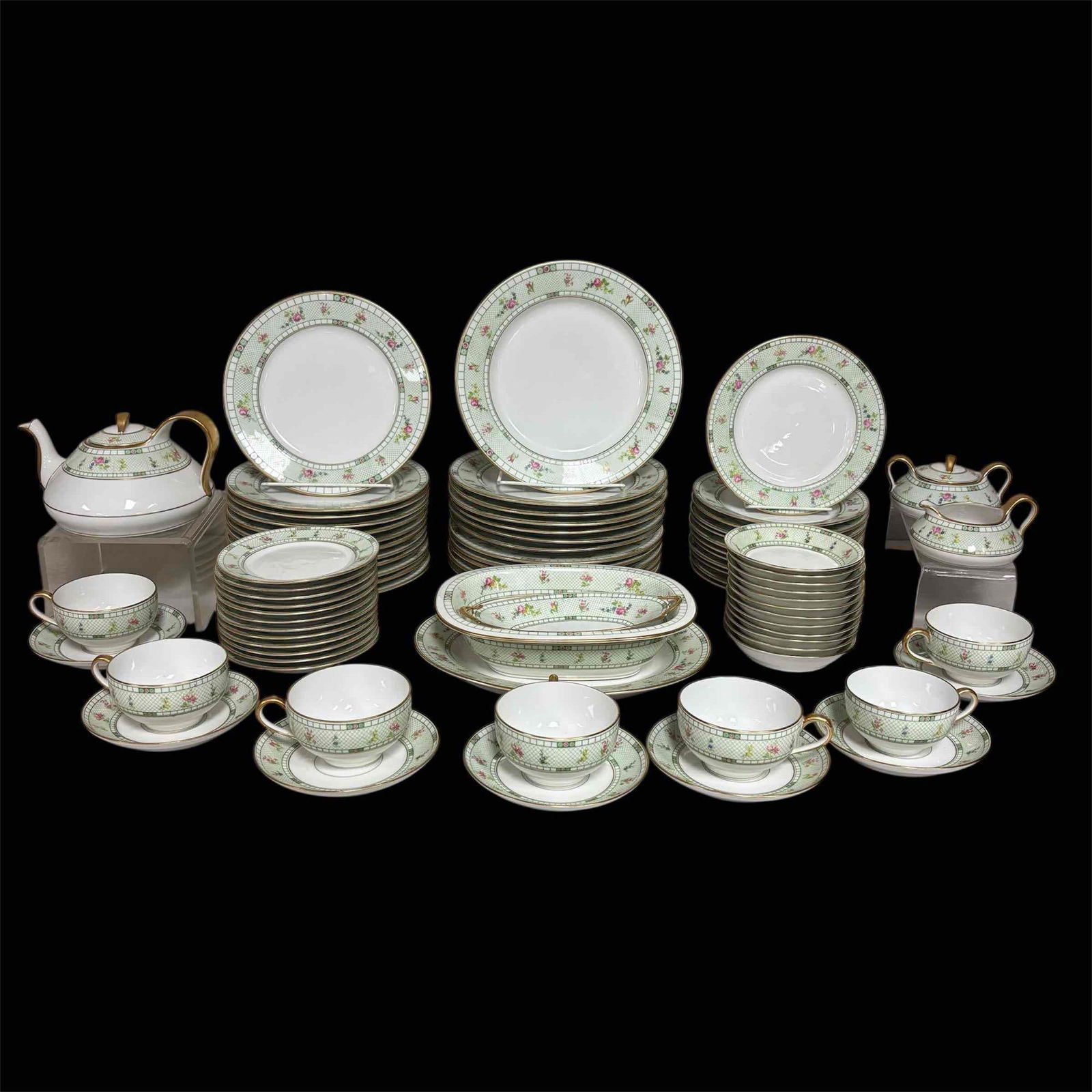 Limoges T and V Florale Rose Green Garland Dinnerware Service for 12 (1 of 18)