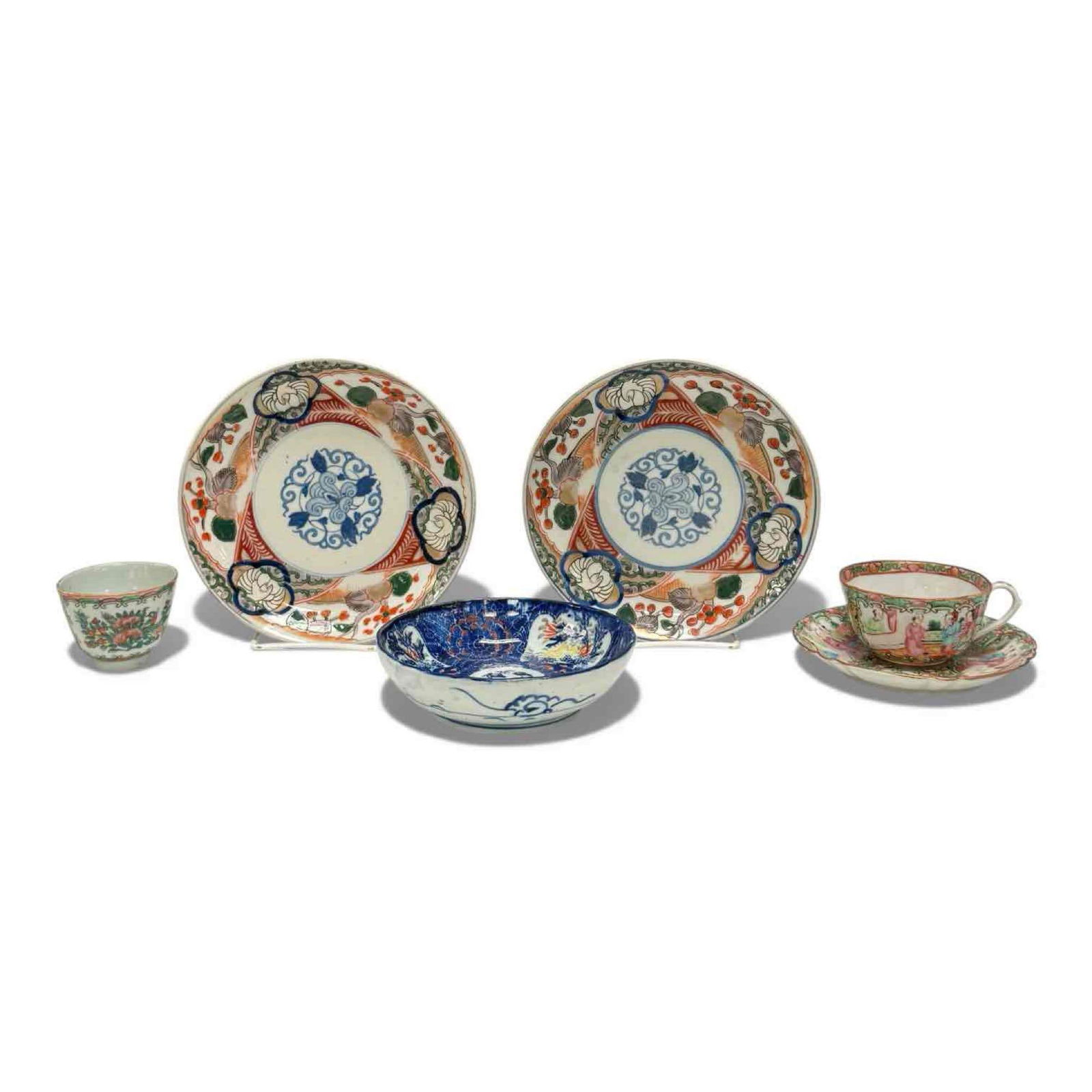 Hand Painted Japanese Lmari and Chinese Export Porcelain Lot: Collection of miscellaneous hand-painted Japanese lmari porcelain. Along with Chinese export porcelain plate and cups. The two larger plates measure 7.25" the bowl approx 6" and 5.5" on the smaller Ch