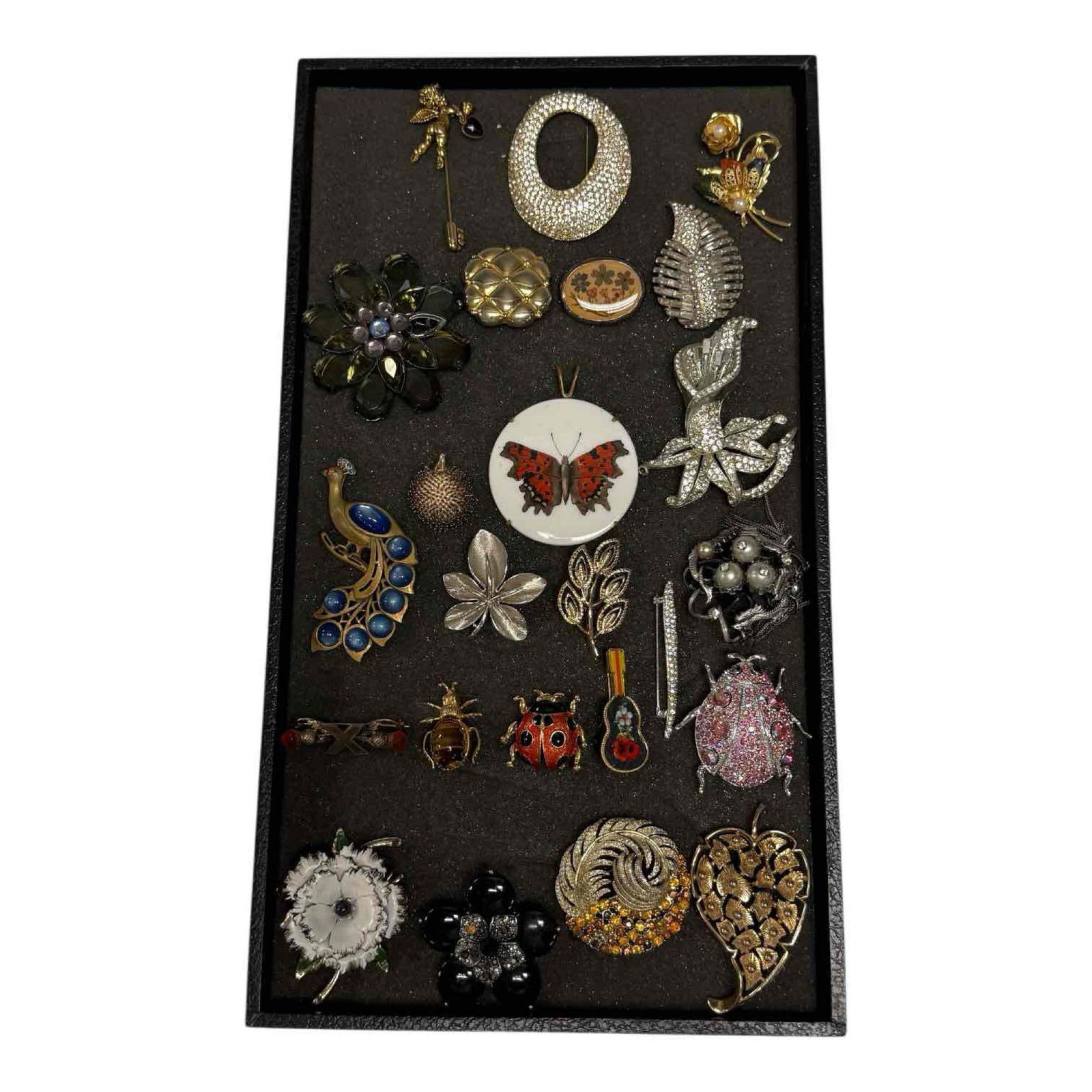 Ladies Vintage Brooches and Pins Collection (24): Collection of vintage ladies rhinestone brooches, pins and pendant. Including; peacock, flowers, ladybugs, beetles, porcupine, cherub and others. There are a couple sterling pieces. In good age approp