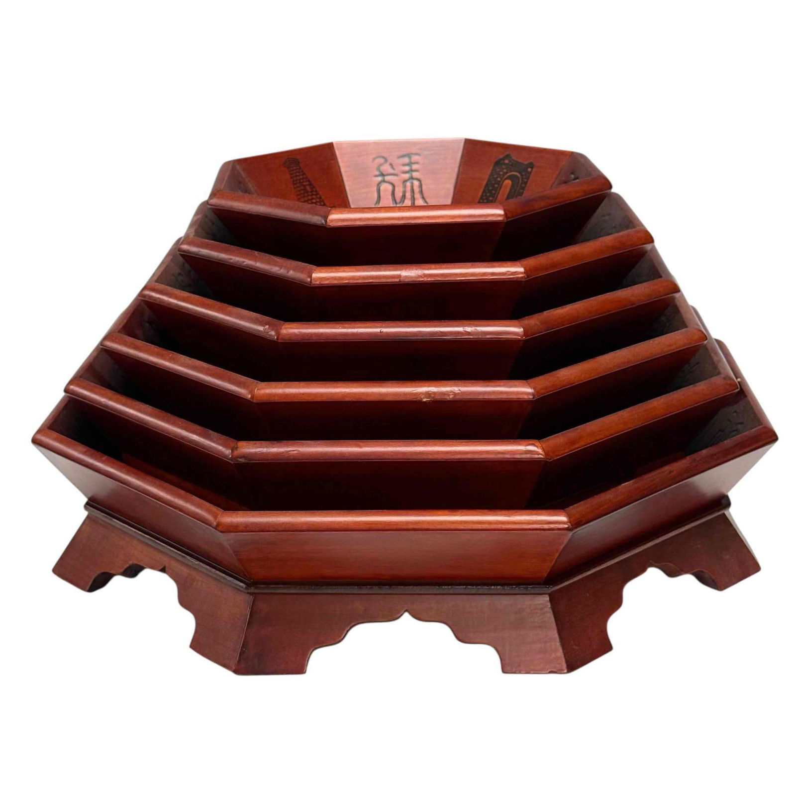 Set of Six (6) Korean Octagonal Nesting Trays / Bowls: Mid 20th century modern nesting tray bowl with interior decor and octagonal body. Largest measuring approx 13" x 13" and smallest 7" x 7". Light use or wear, overall very good as shown, see photos