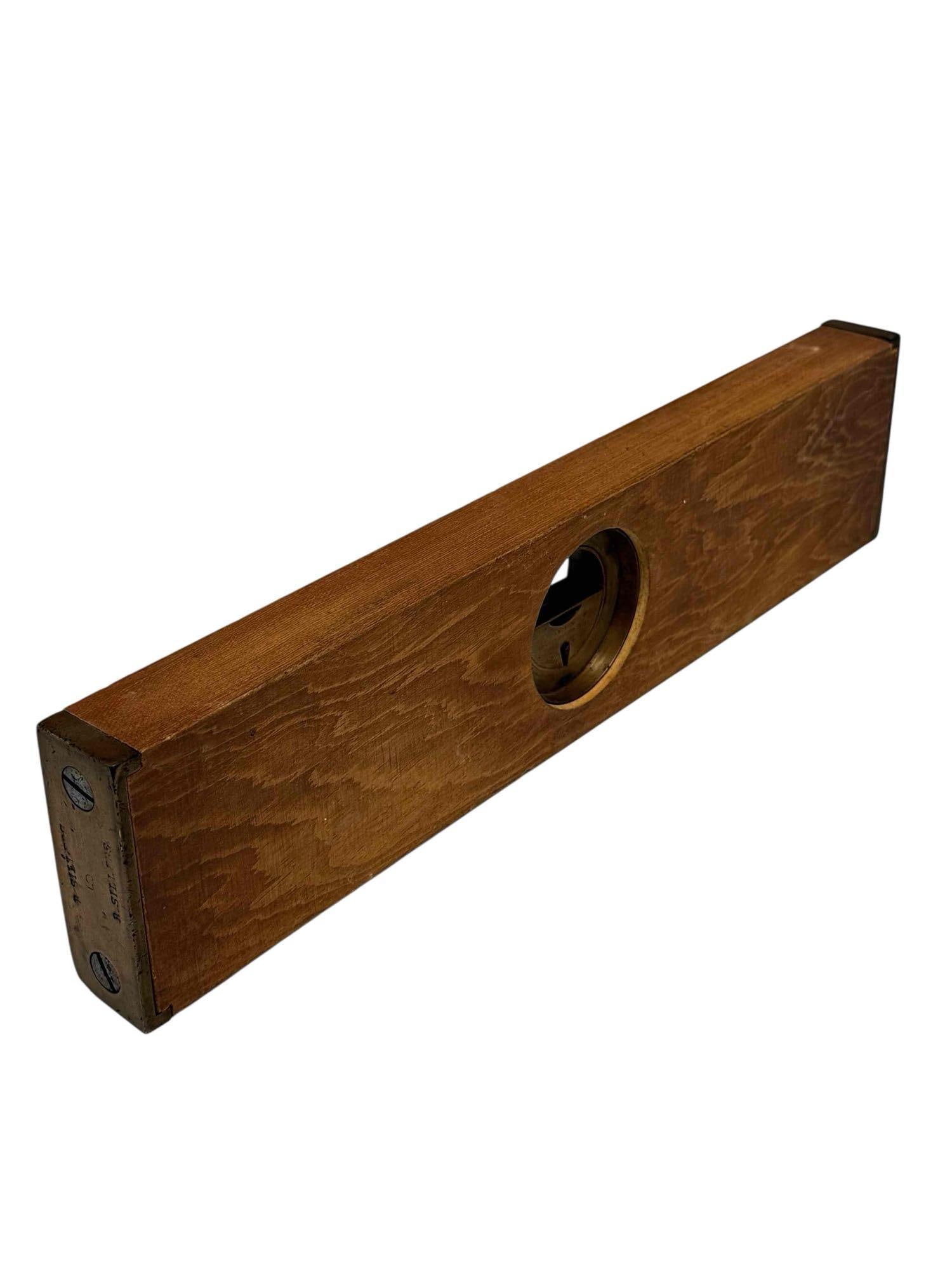 L.L. Davis Adjustable Spirit Wooden Level: 19th Century brass and wood level by L.L Davis Toll co as shown on brass center. Working condition, light use and wear consistent with age, as shown see photos. Measuring approx 15.25" w x 3.5" x 1.25