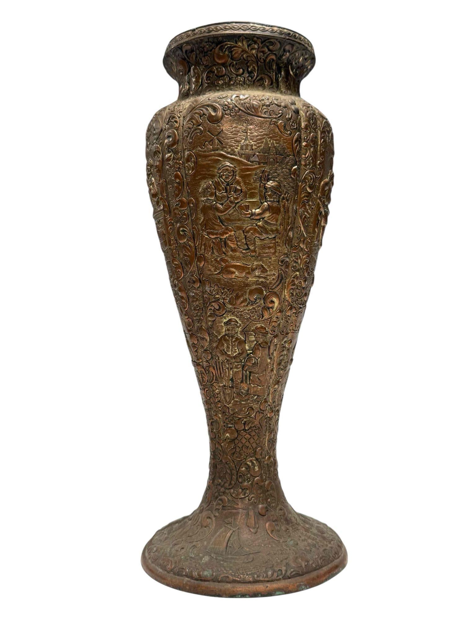 Britannia Raised Relief Old Dutch Tavern Scene Vase 13" Tall (1 of 20)