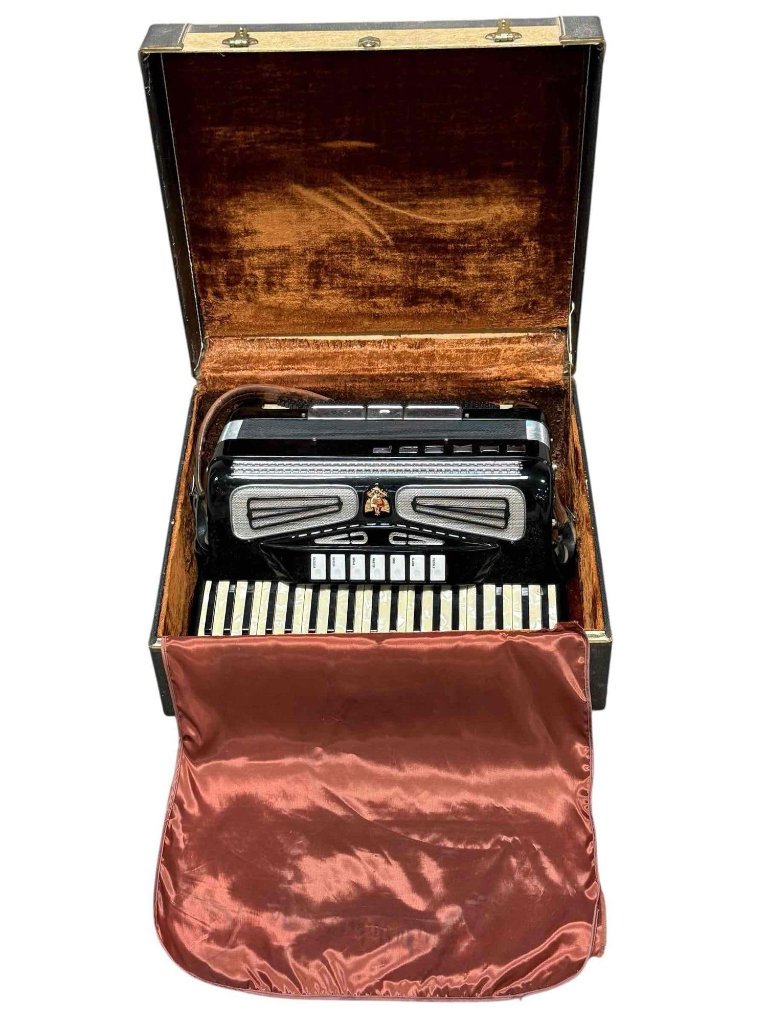 Italian Piano Accordion 41 Keys LANKIE with Original Case (1 of 19)