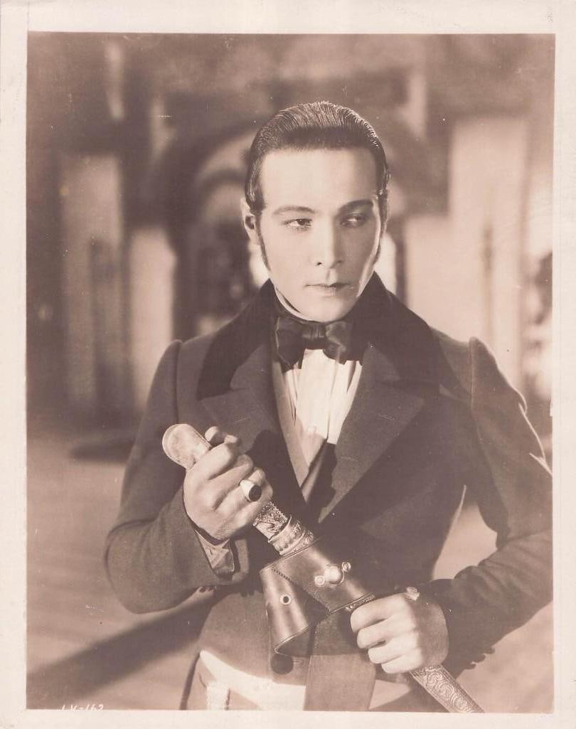 The Eagle - Stills: Quantity: 11 Year: 1925 Condition:B+ Country: U.S.A Studio: United Artists Size: 8x10 Genre: Silent Stars: Rudilph Valentino, Vilma Banky