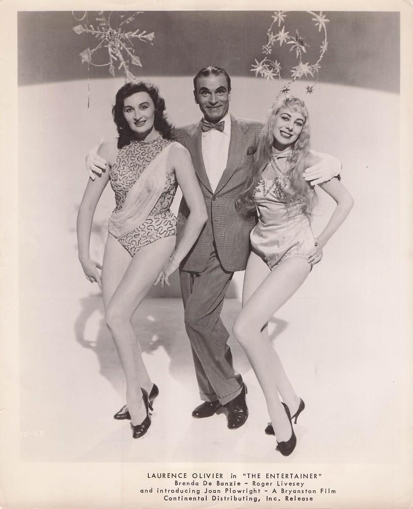 The Entertainer - Vertical Stills: Quantity: 20 Year: 1957 Condition:B+ Country: U.S.A Studio: Contenental Size: 8x10 Genre: Musical Stars: Laurence Olivier, Joan Plowright, Robert Livesey, Brensa de Banzie