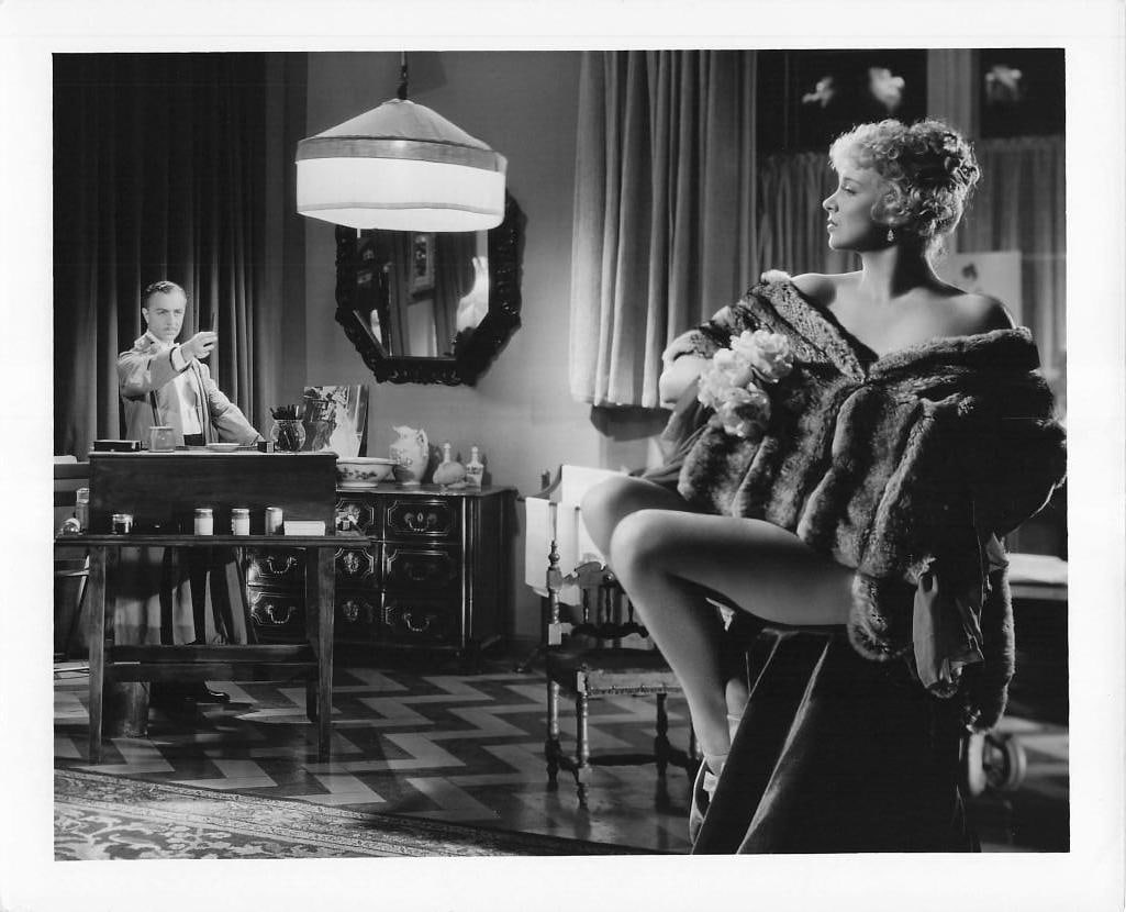 Escapade - Horizontal Stills (1 of 10)