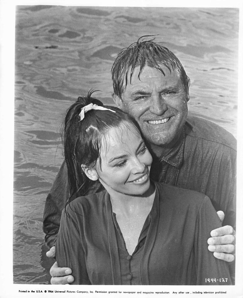 Father Goose - Cary Grant Portrait Stills: Quantity: 20 Year: 1964 Condition:B+ Country: U.S.A Studio: Universal Size: 8x10 Genre: Cary Grant, Leslie Caron Stars: