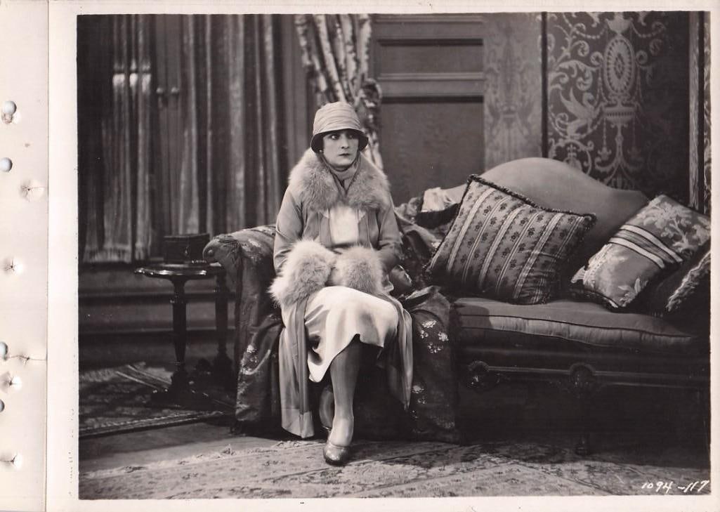 Figures Don't Lie - Keybook Stills: Quantity: 10 Year: 1927 Condition:B+ Country: U.S.A Studio: Paramount Size: 8x11 Genre: Silent Stars: Esther Ralston, Ford Sterling, Doris Hill, Richard Arlen