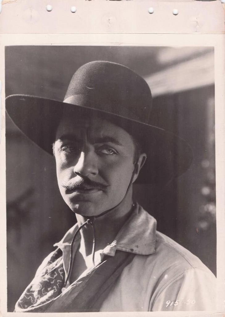 Desert Gold - Keybook Stills: Quantity: 11 Year: 1927 Condition: B Country: U.S.A Studio: Paramount Size: 8x10 Genre: Western Stars: William Powell, Shirley Mason, Neil Hamilton
