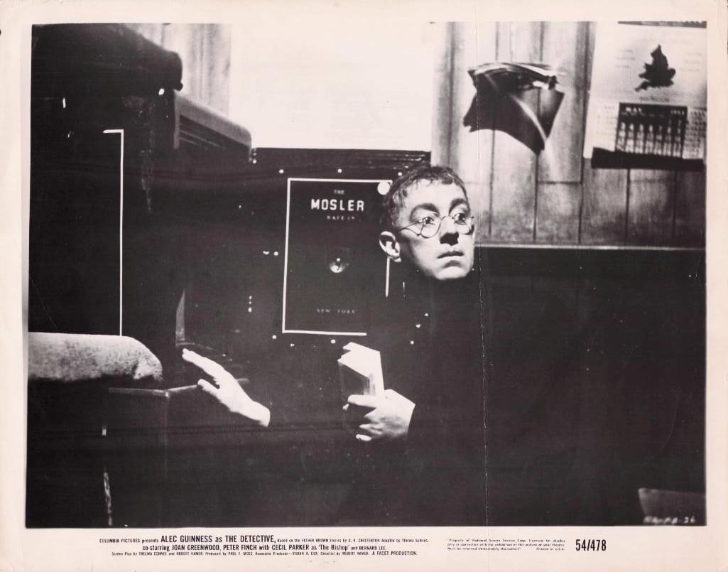 The Detective - Stills: Quantity: 20 Year: 1954 Condition: B Country: U.S.A Studio: Columbia Size: 8x10 Genre: Crime Stars: Alec Guinness Peter Finch, Joan Greenwood