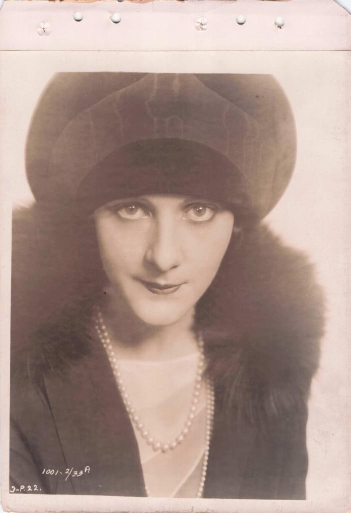 Diplomacy - Keybook Stills: Quantity: 21 Year: 1926 Condition: B+ Country: U.S.A Studio: Paramount Size: 8x10 Genre: Silent Stars: Blanche Sweet, Neil Hamilton, Gustav von Seyffertitz, Matt Morre, Arlette Marchal