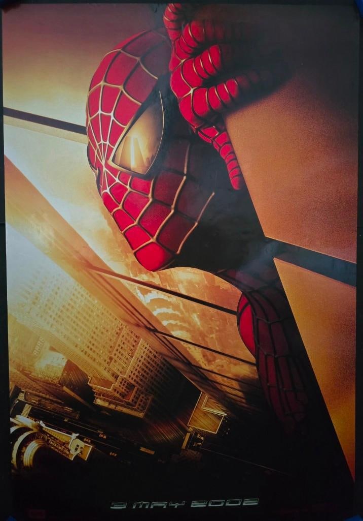 Spiderman - Double Sided Unfolded One Sheet - Twin Towers Style: Quantity: 1 Year: 2002 Condition: Excellent Country: U.S.A Size: 27x41 Genre: Marvel / Superhero Stars: Tobey Maguire Kirsten Dunst, William Dafoe, James Franco