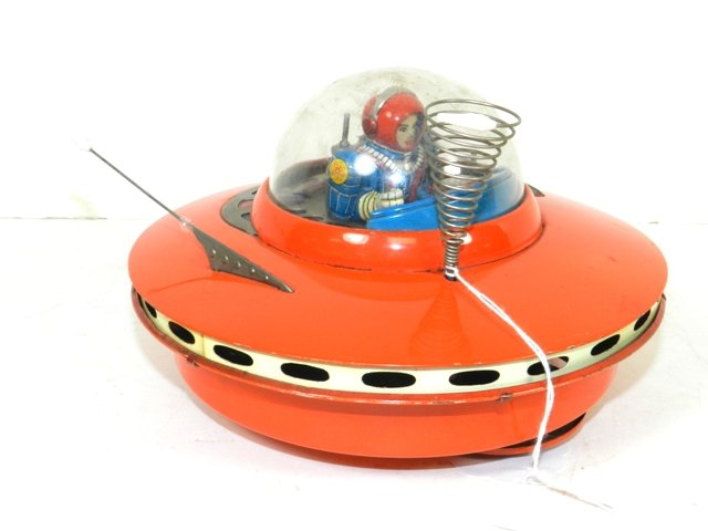 Yoshua Japan Flyer Saucer: Battery Operated with astronaut working and original condition