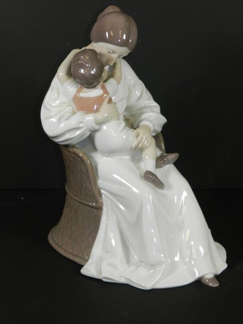 Royal Copenhagen Bing & Grondahl Mother Love: Large 12" tall porcelain figurine by Copenhagen B&G 1552 of young mother and child. Condition is good.