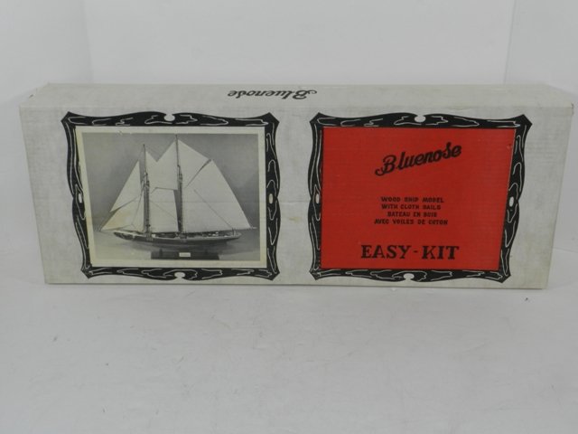 Anmark 1/35 Model TITANIC Kit: Anmark 1/35 Model TITANIC Kit complete with box and original shipping box as well.