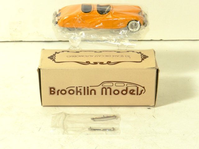 BROOKLIN MODELS #8 CHRYSLER NEWPORT: BROOKLIN MODELS #8 1940 CHRYSLER NEWPORT DIECAST CAR. MINT IN BOX