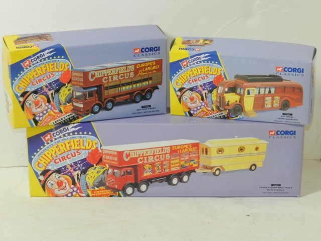3- CORGI CHIPPERFIELDS CIRCUS VEHICLES: 3- CORGI CLASSICS CHIPPERFIELDS CIRCUS VEHICLES. #97888 FODEN CLOSED POLE TRUCK WITH CARAVAN, #97896 AEC POLE TRUCK, #97022 AEC REGAL LIVING QUARTERS. MINT IN BOX