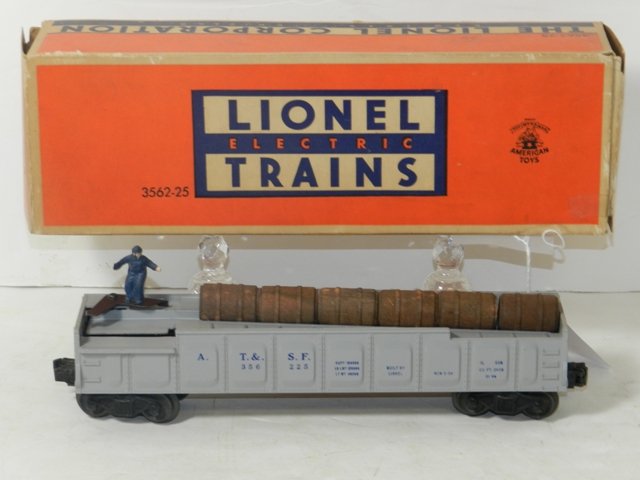 LIONEL #3562 OPERATING BARREL CAR: LIONEL #3562 OPERATING BARREL CAR. NEAR MINT BOXED