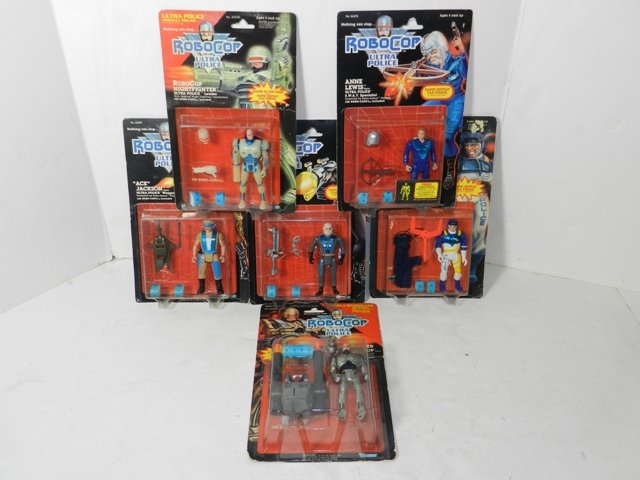 6- KENNER ROBOCOP GOOD GUYS ACTION FIGURES: 6- KENNER ROBOCOP AND ULTRA POLICE GOOD GUYS ACTION FIGURES. GATLIN BLASTER, CLAW, WHEELS WILSON, ANNE LEWIS, ACE, ROBO COP NIGHT FIGHTER 1998. ALL MINT CARDED