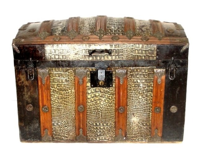 Hump Back Trunk With Alligator Design Tin Cover: Condition overall good, wear to finish, missing inside tray and bent lock lip cover.