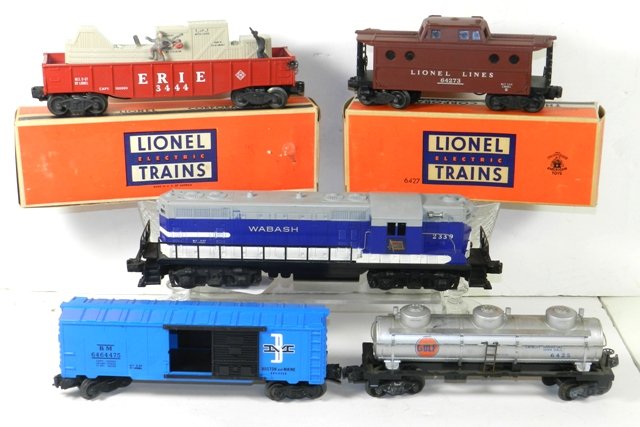 LIONEL TRAIN LOT OF FIVE W/ENGINE & CABOOSE: Includes No. 2339 Wabash GP7, No. 6427 Port Hole caboose w/box, No. 6464-475 B and M box car, No. 6425 Gulf 3 dome car, and a No. 3444 Erie Animated cop and hobo Gondola car. Very light wear all aroun