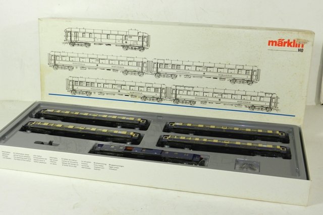 Marklin Rheingold 4228 Train Set: Complete Rheingold set. New in box, plastic protector has only been removed to shoot photos.