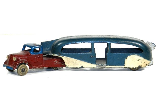 Arcade Greyhound Bus Great Lakes Exposition 1936: Cast iron Arcade Greyhound Lines Great Lakes Exposition 1936 Bus. Approx. 11" long. Condition: Working wheels, original paint on trailer, truck seems to have been repainted. Some paint chipping.