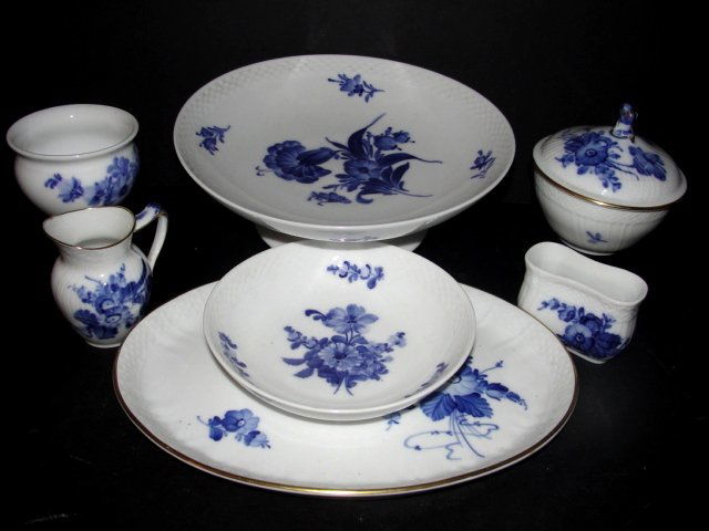 Royal Copenhagen 'Blue Flowers' Braided Border: 7 pieces of Royal Copenhagen china Blue Flowers braided border pattern. Compote #8062 H. 3 3/4'' 8'' Diam., oval bread tray 10'' long 7'' deep #1863, low bowl 1 1/2'' x 5 3/4'', toothpick holder 2" hi