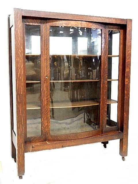 Hersee Mission Quarter Sawn Oak China Cabinet: Shipping and label on back. Condition very good In good old original finish. H. 59'' W. 26'' D. 17''. From Anne & Leo Narosny Estate