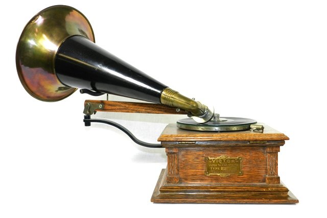 Victor "Type E" Phonograph: Victor Talking Machine Co. "Victor" type E phonograph. 11" x 11" oak cabinet, USA circa 1900's. Horn measure 17" long.