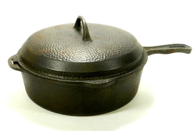 Griswold Cast Iron Hinged Lid Skillet (1 of 6)