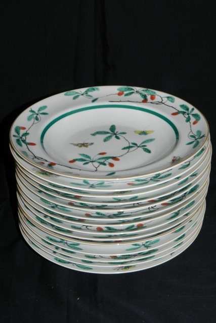 Mottahedeh Familler Verte Dinner Plates: Mottahedeh Familler Verte Dinner Plates, 10". No Chips or cracks.