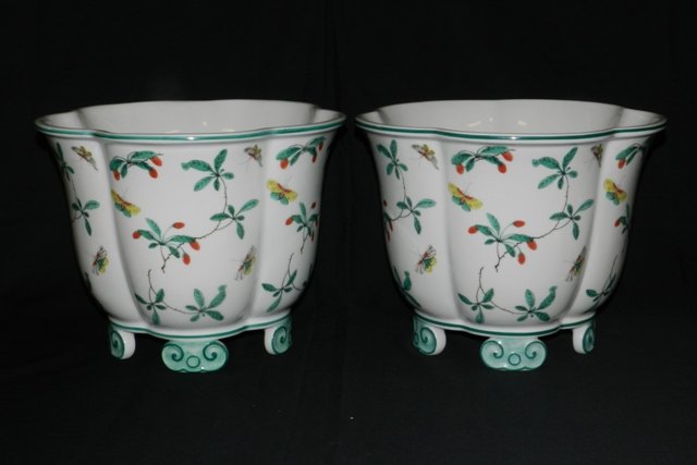 Mottahedeh Famille Verte Planters: Mottahedeh Famille Verte Planters, h 9 1/2" x w d 12". No chips or cracks.