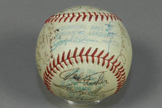 1968 Chicago White Sox Team-Signed OAL Baseball (1 of 7)