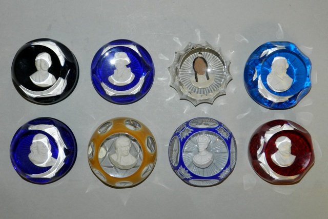 Franklin Mint Sulfides Baccarat/ Cristal D'Albret (8): 8 Franklin Mint Sulfides, Baccarat crystal sulfides include: Jean-Jacques Rousseau. Cristal D'Albret crystal sulfides include: Thomas Jefferson, Chief Sitting Bull, H.R.H. Prince Charles of England, E