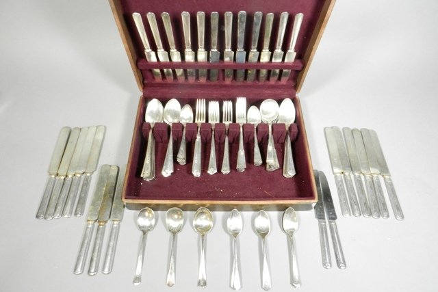 Multiple Silverplate Flatware Sets: Multiple silverplate flatware sets including the following sets. Stratford Plate Special: 12 butter knives, 12 dinner forks, 10 dessert spoons, and 12 soup spoons. Oneida Tudor Plate: 6 dinner forks, 