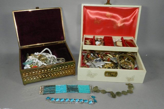 Vintage Jewelry Box Costume Jewelry Lot: Vintage Jewelry Box Costume Jewelry Lot Coro Necklaces Cufflinks Jewelry Box full clasp Bracelet
