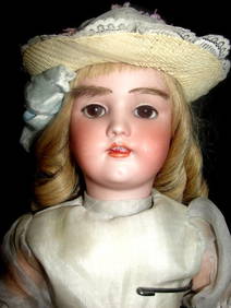 German Heinrich Handwerck Simon & Halbig Doll (1 of 8)